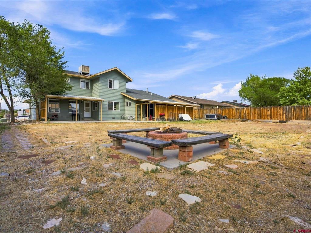 2046 Princeton Way Property Photo 29