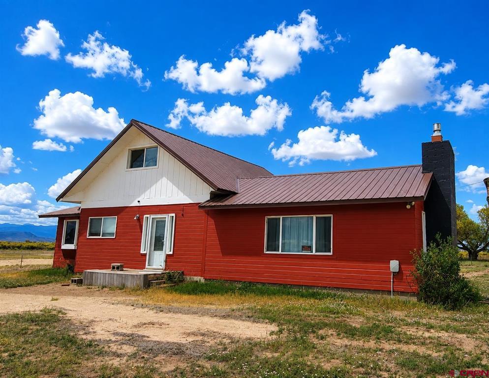 513 Railroad Street Property Photo 4