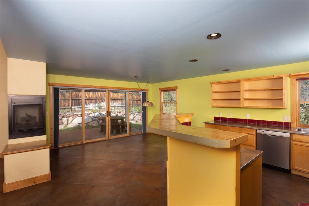 2305 N Glenisle Avenue Property Photo 5