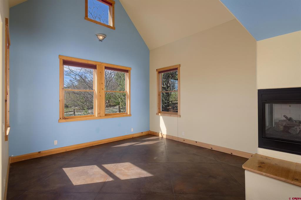 2305 N Glenisle Avenue Property Photo 7