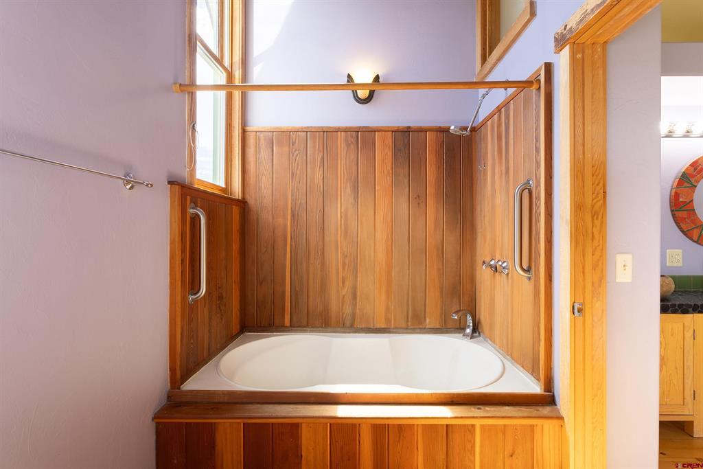 2305 N Glenisle Avenue Property Photo 10