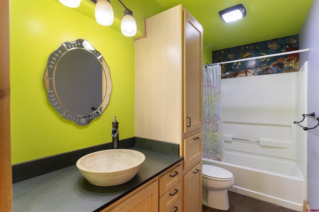 2305 N Glenisle Avenue Property Photo 11
