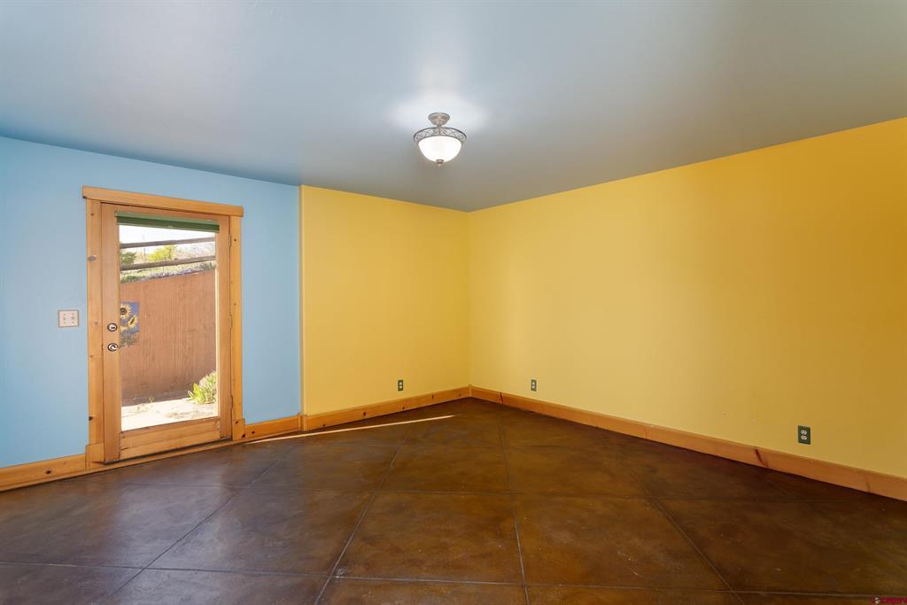 2305 N Glenisle Avenue Property Photo 13