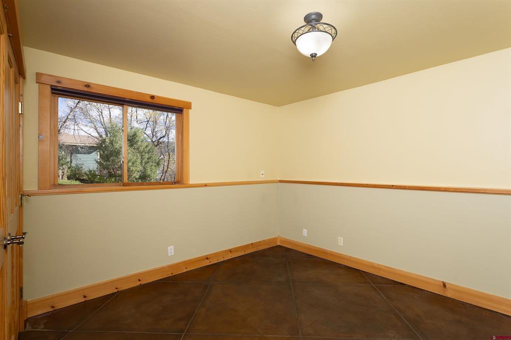 2305 N Glenisle Avenue Property Photo 15