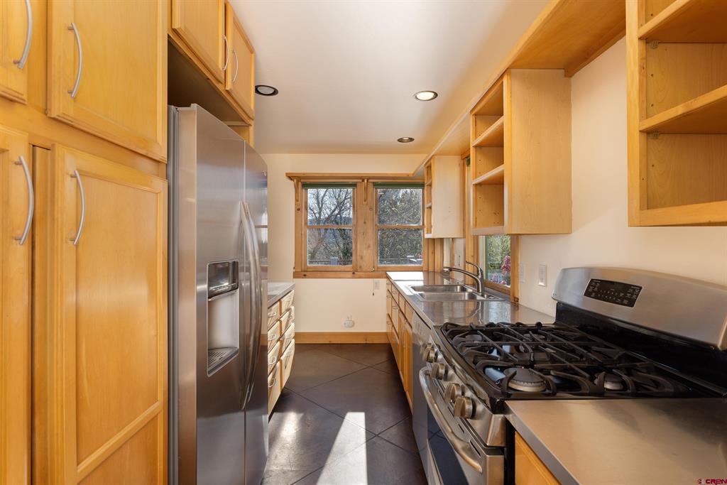 2305 N Glenisle Avenue Property Photo 18