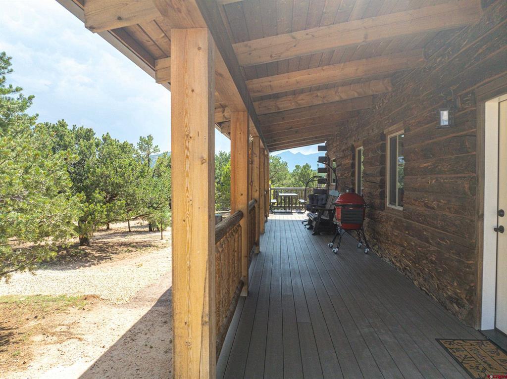 1839 9th Trail Property Photo 5