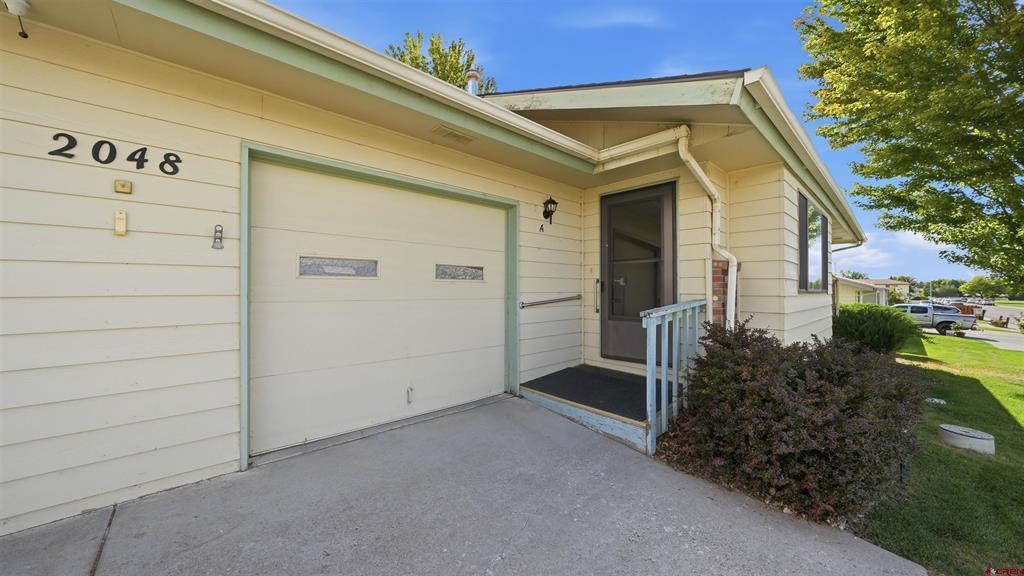 2048 Winston Way Property Photo 3