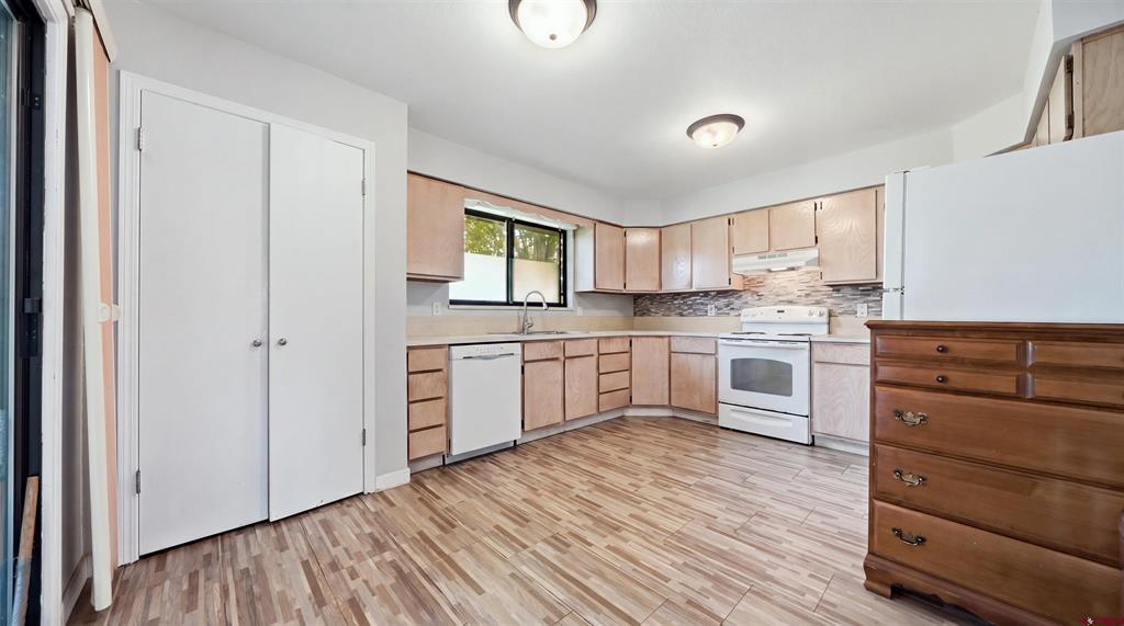 2048 Winston Way Property Photo 8