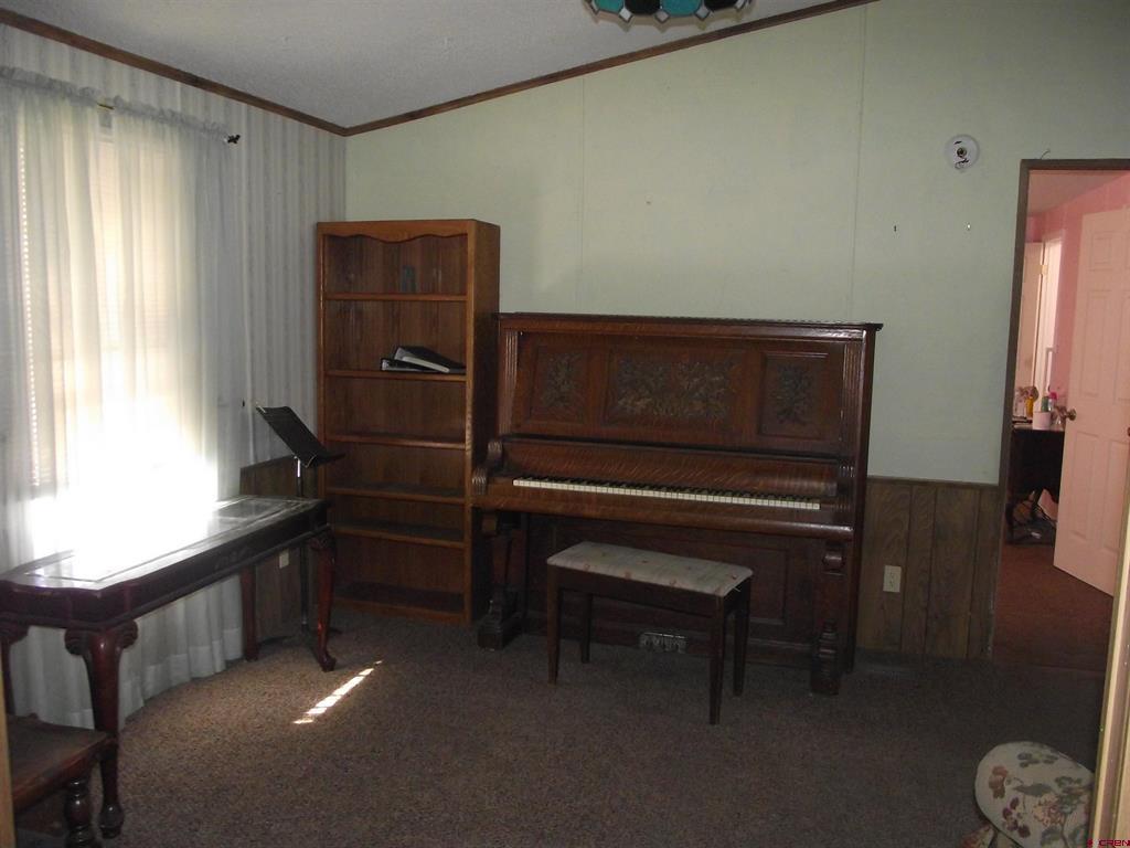 383 S Hillcrest Drive Property Photo 6