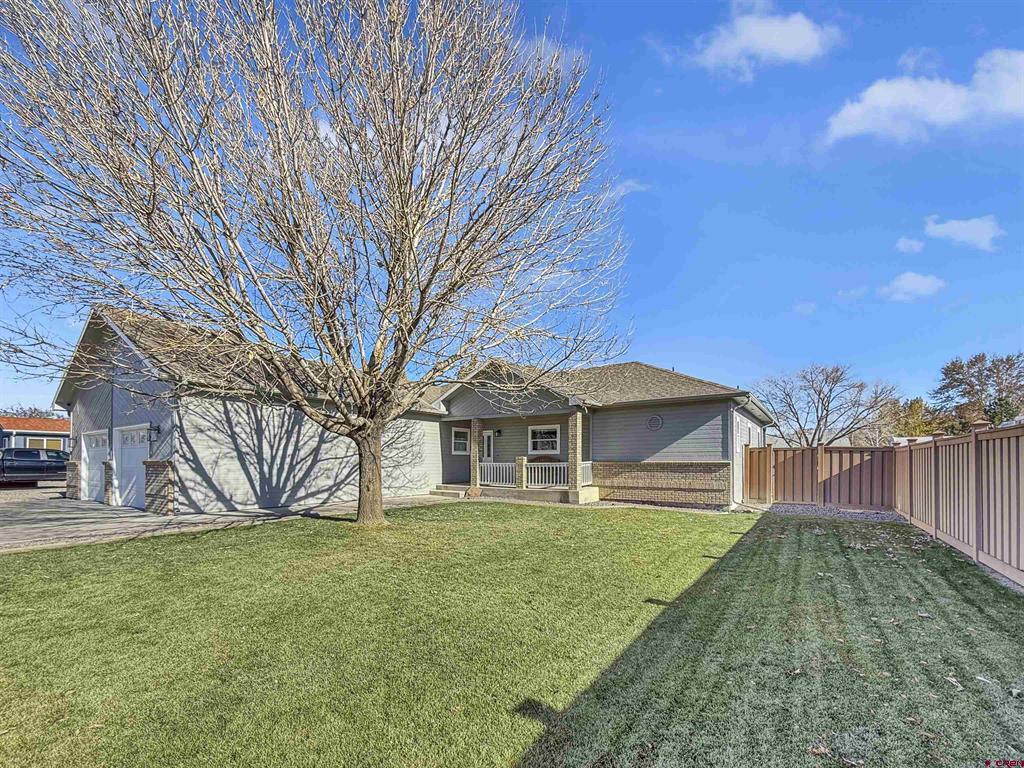 590 30 Road Property Photo 3