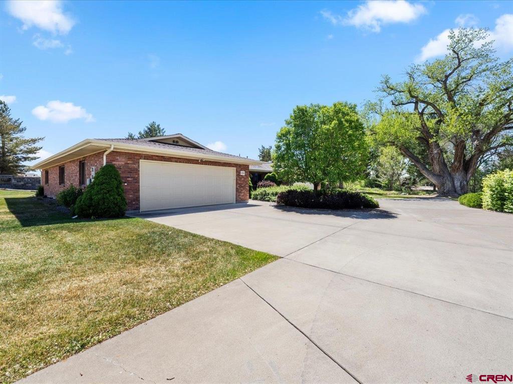 1214 Peppertree Drive Property Photo 1