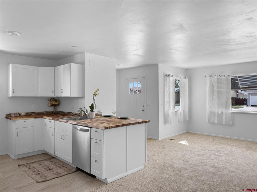 1948 Columbine Court Property Photo 6