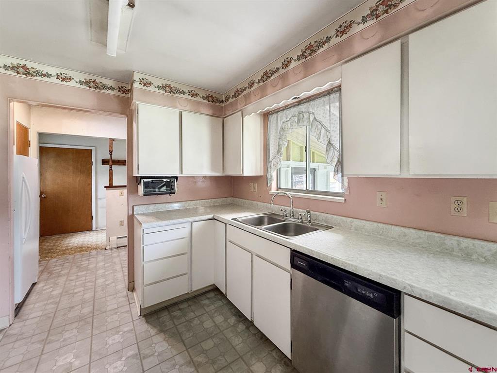 592 Grand Avenue Property Photo 29