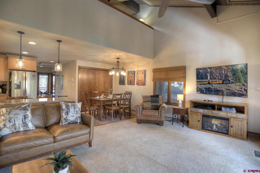 961 N Tamarron Property Photo 8