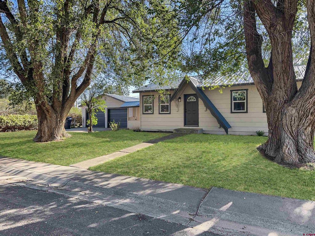 206 S Valley Road Property Photo 1