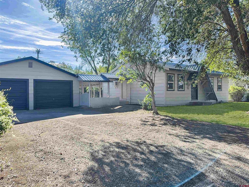 206 S Valley Road Property Photo 1