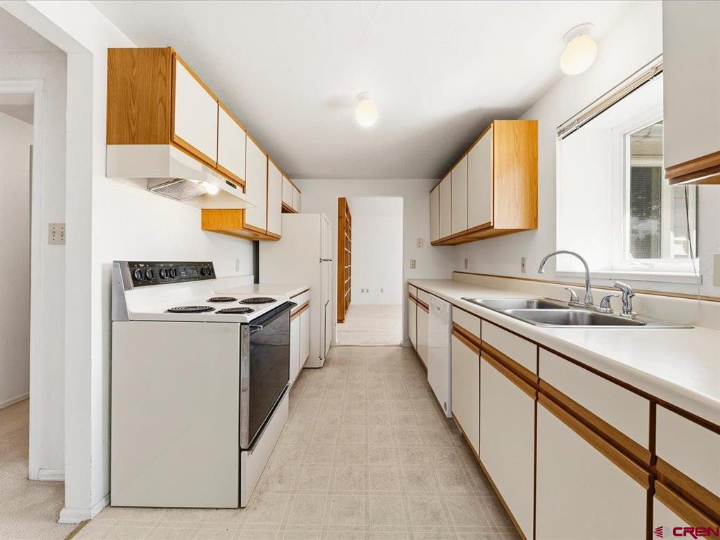 940 Leon Street Property Photo 18