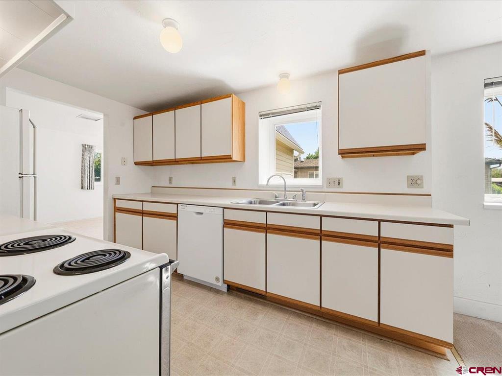 940 Leon Street Property Photo 19