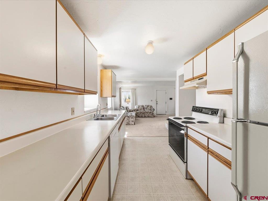 940 Leon Street Property Photo 20