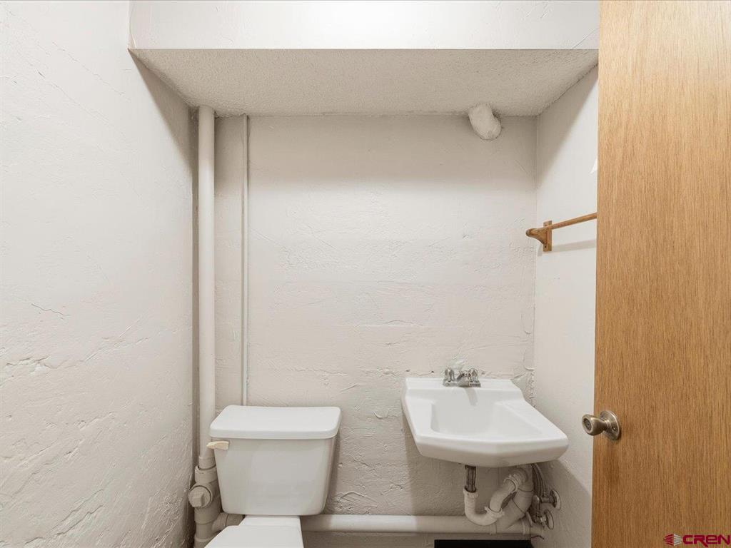940 Leon Street Property Photo 35