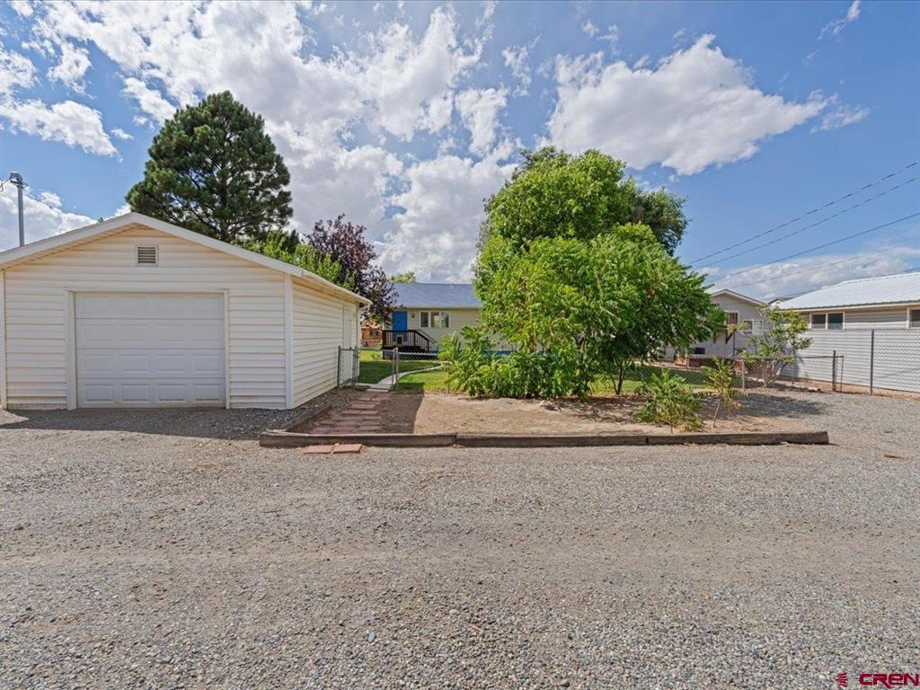 940 Leon Street Property Photo 42