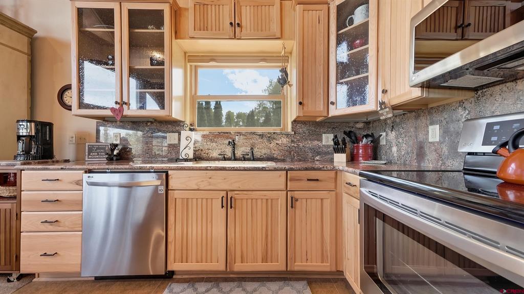 702 Crest Drive Property Photo 12