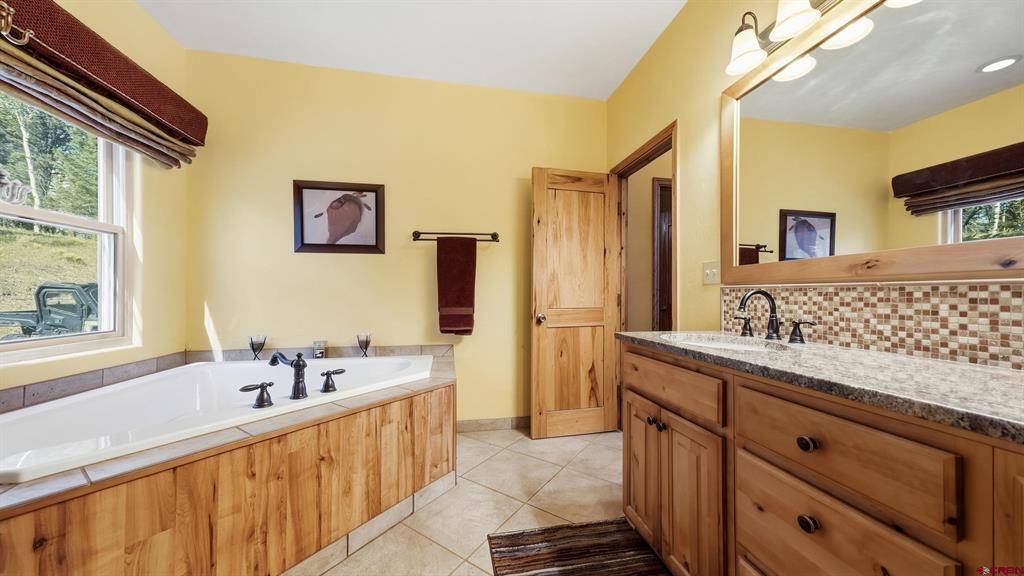 702 Crest Drive Property Photo 15