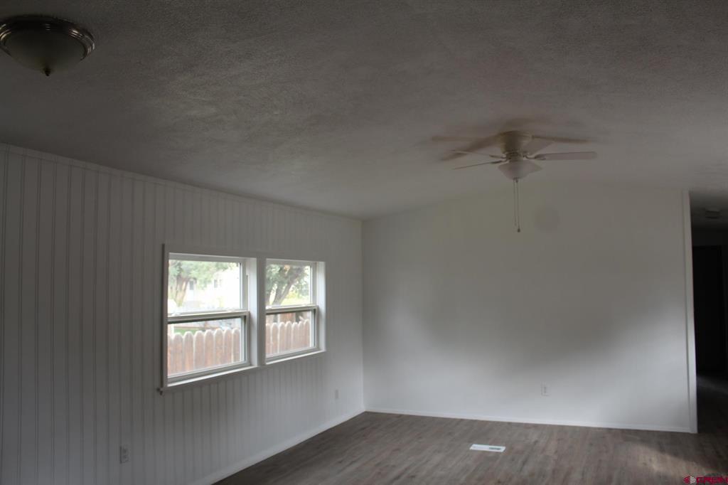 109 Polk Ave Property Photo 6