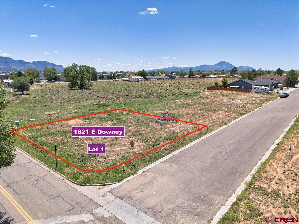 1621 E Downey Avenue Property Photo 1