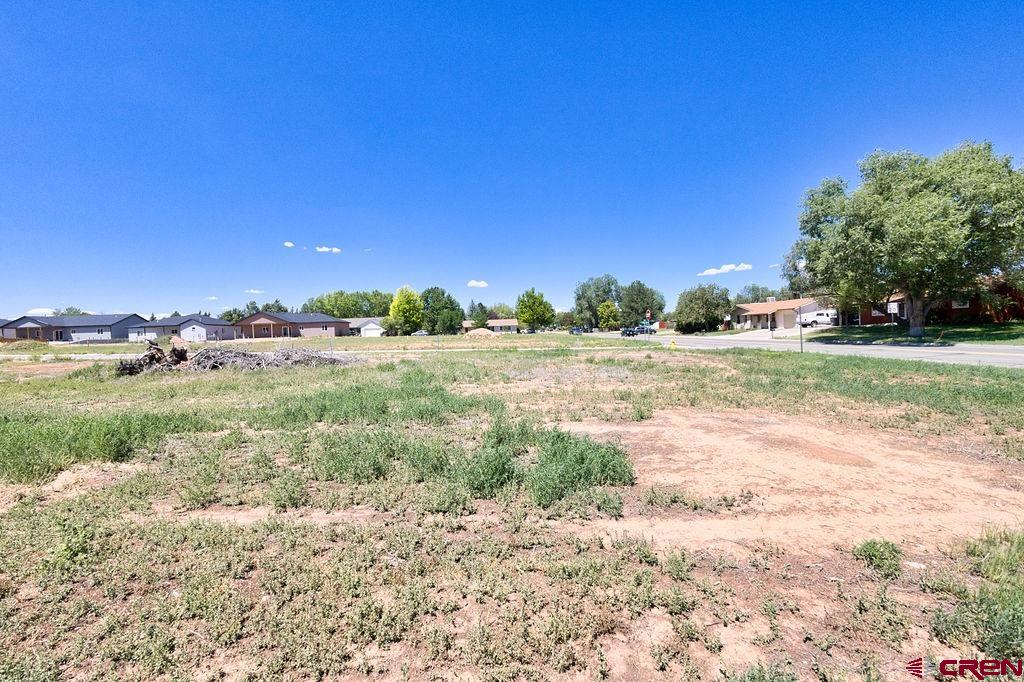 1621 E Downey Avenue Property Photo 3