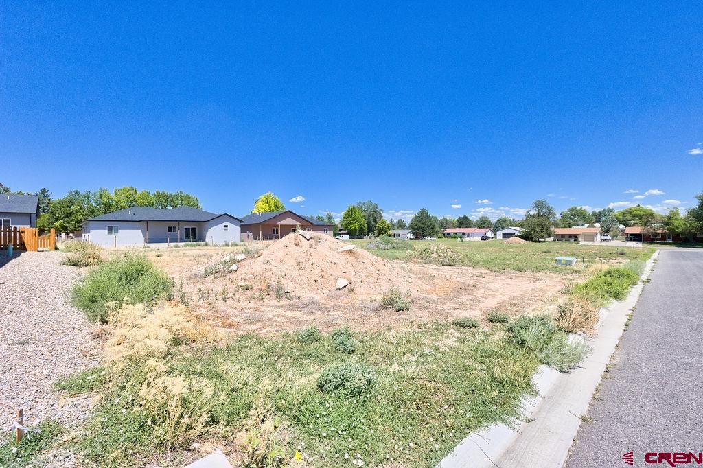 1616 E Downey Avenue Property Photo 2