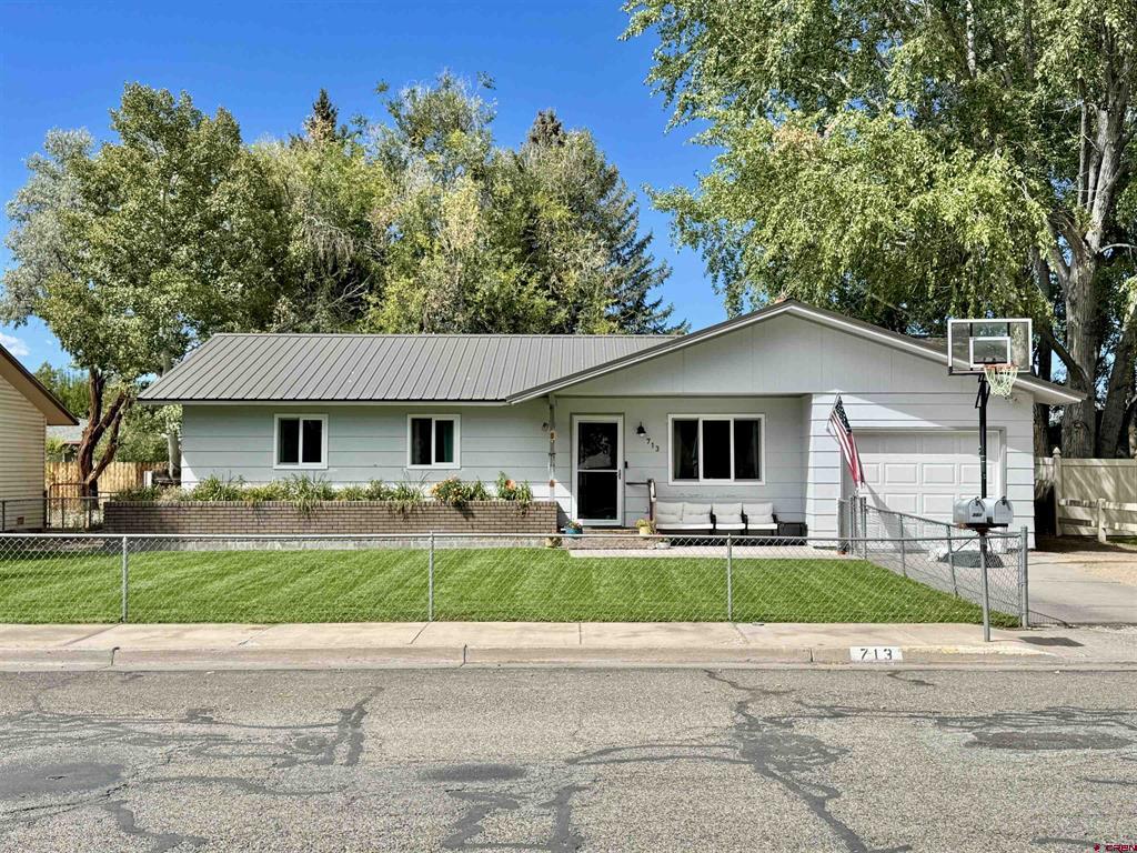 713 Weber Dr. Property Photo 1