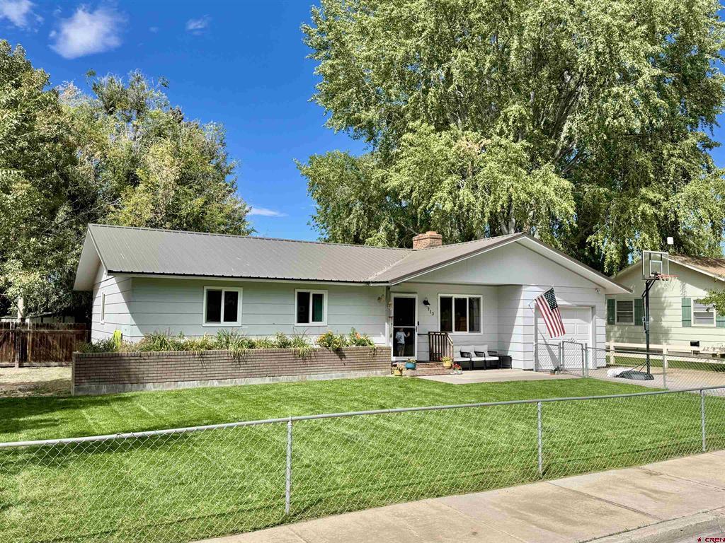 713 Weber Dr. Property Photo 3