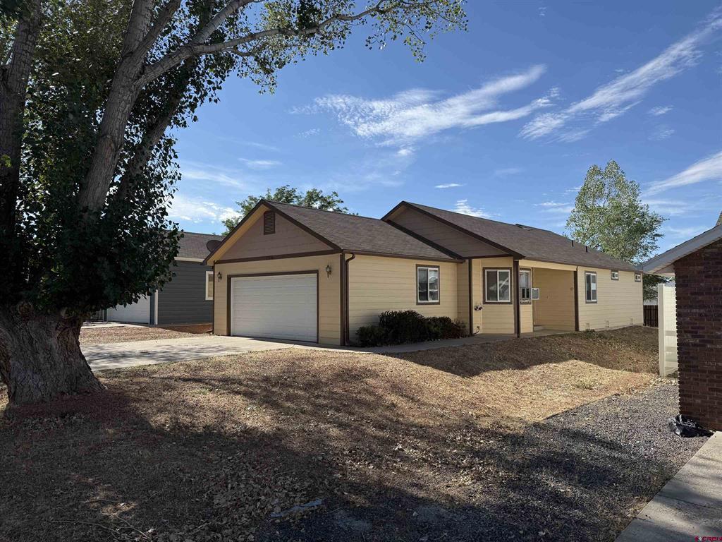185 Se Greenwood Avenue Property Photo 2