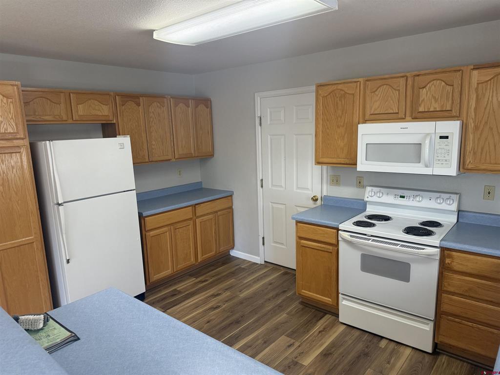 185 Se Greenwood Avenue Property Photo 9