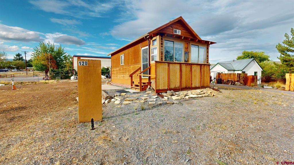120 Ne Fir Avenue Property Photo 1
