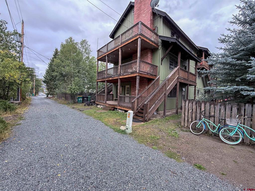 421 Whiterock Avenue Property Photo 1