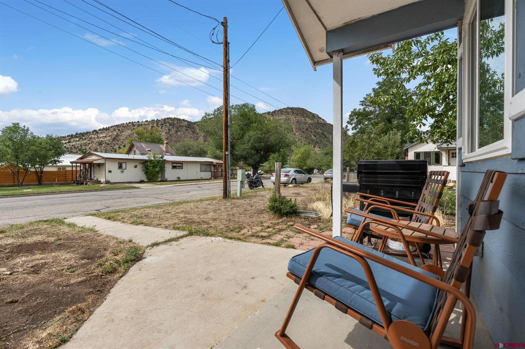 649 E 2nd Street Property Photo 3