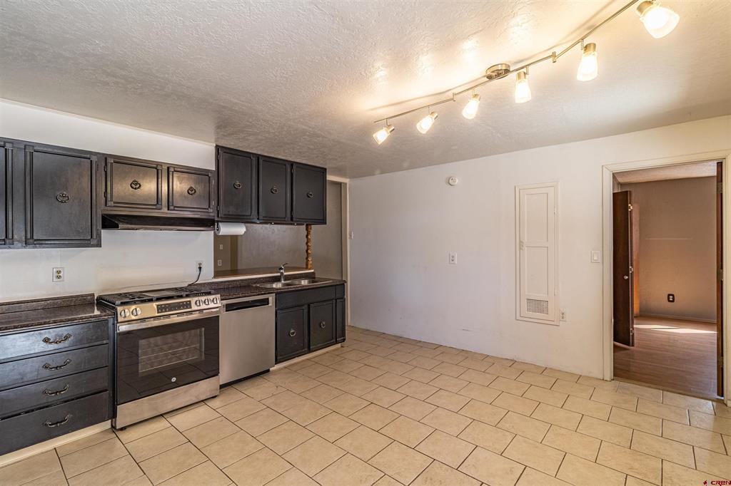 713 N Orchard Avenue Property Photo 18