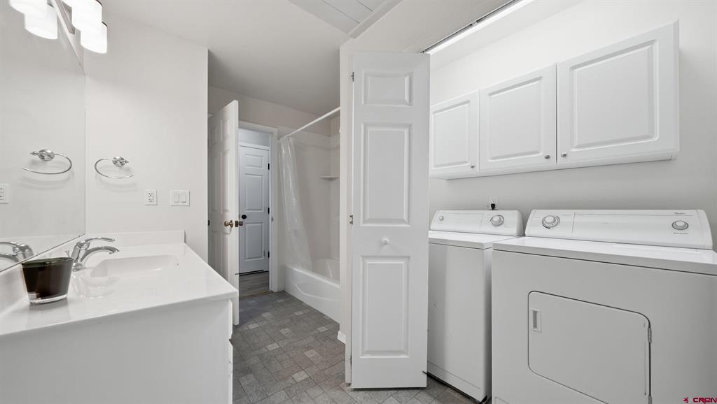 392 1/2 E Valley Circle Property Photo 28