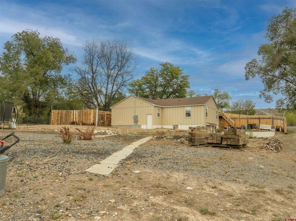22021 October Road Property Photo 5