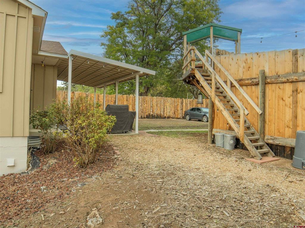 22021 October Road Property Photo 8