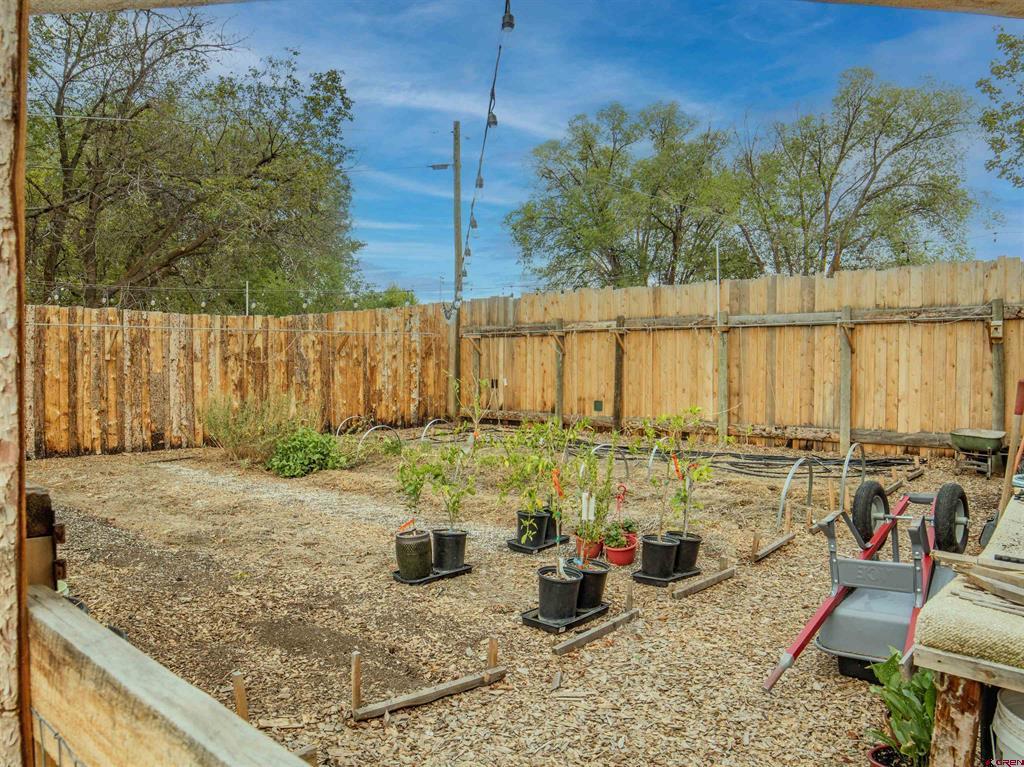 22021 October Road Property Photo 11
