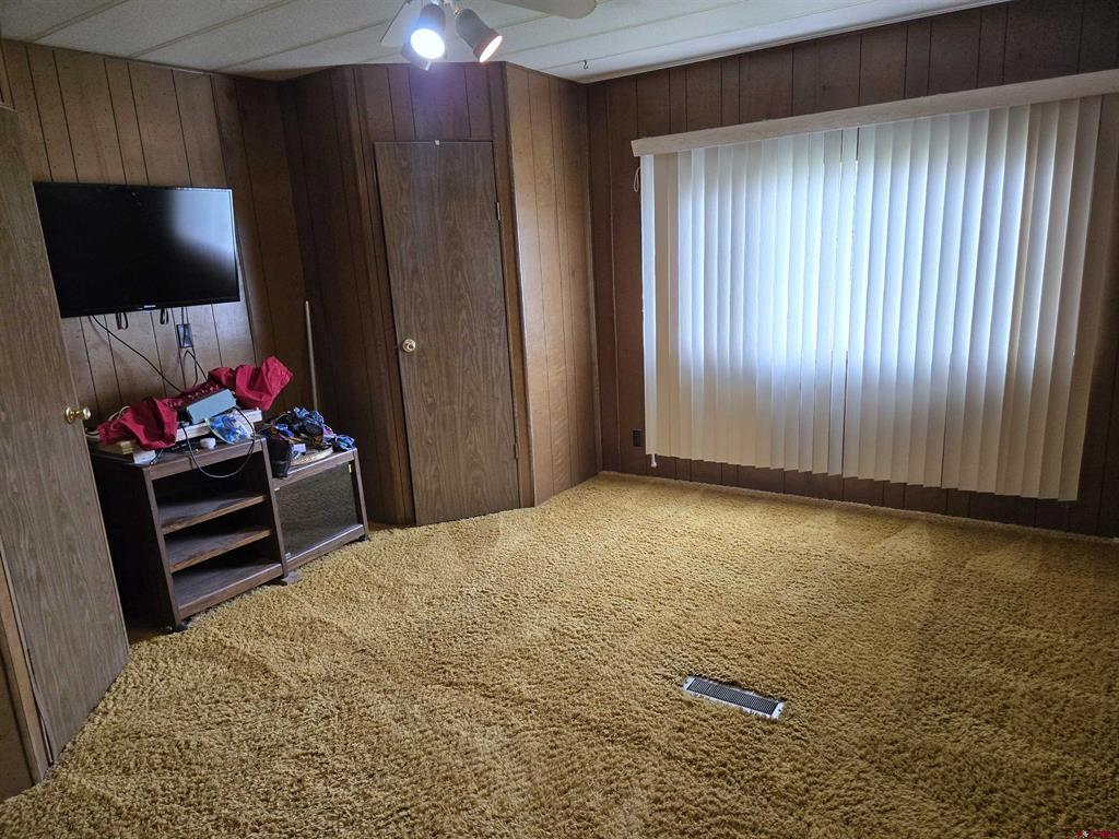 445 N Pine Street Property Photo 12