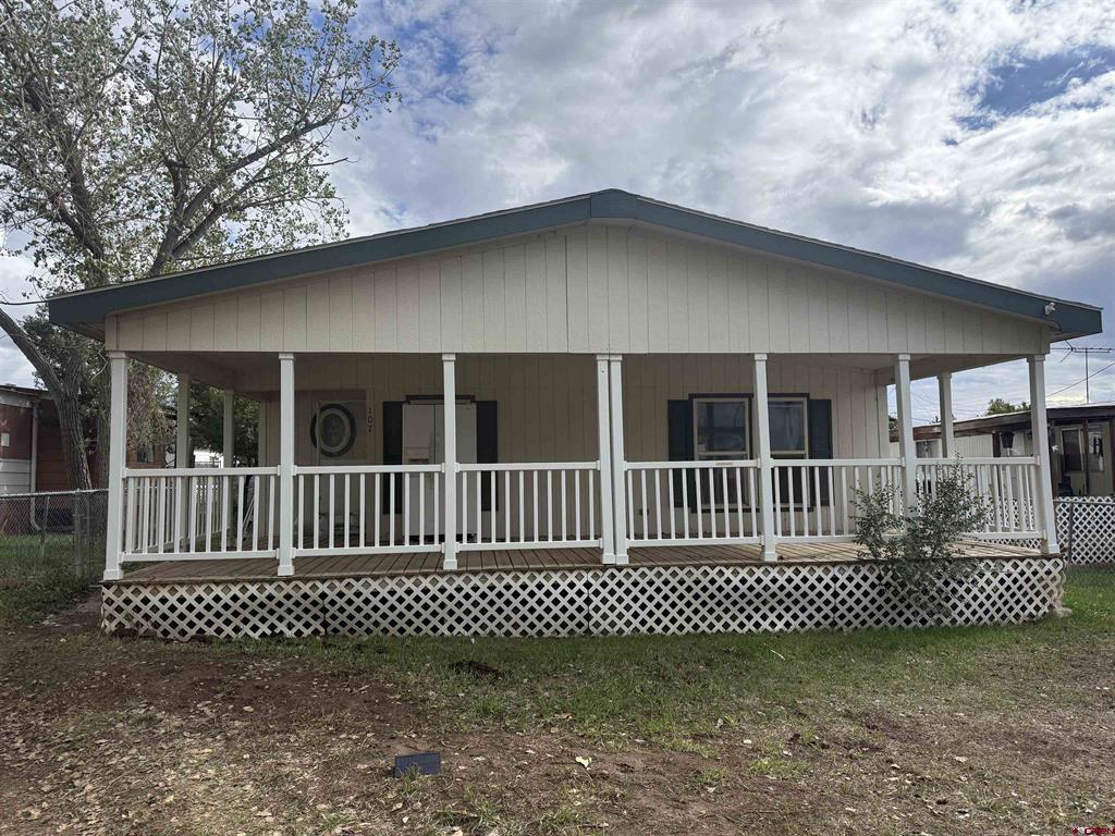 107 E Sunset Drive Property Photo 1