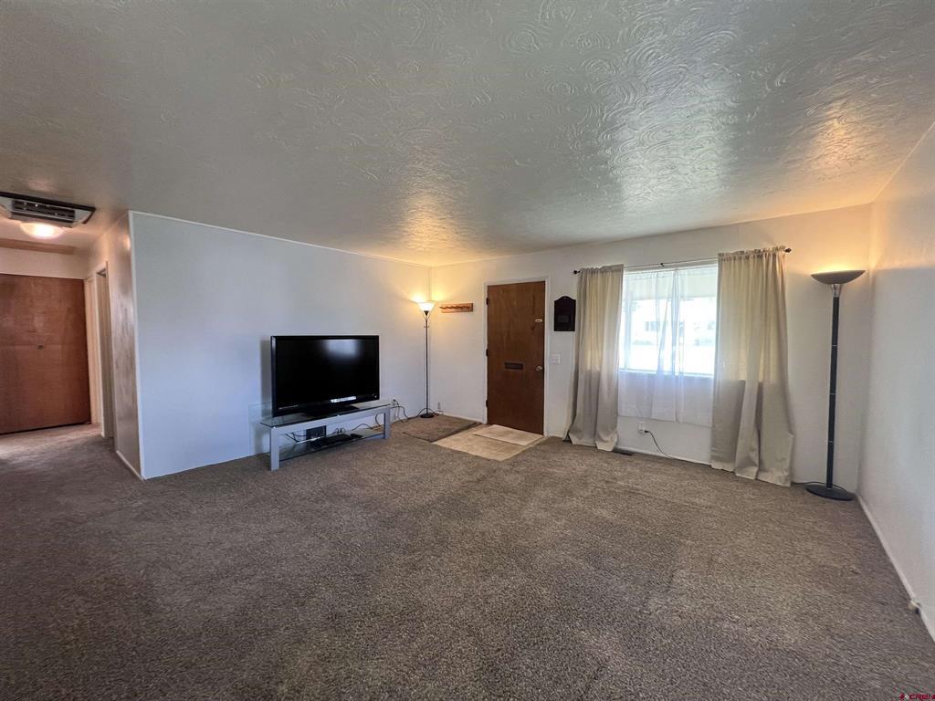 202 S Park St Property Photo 8