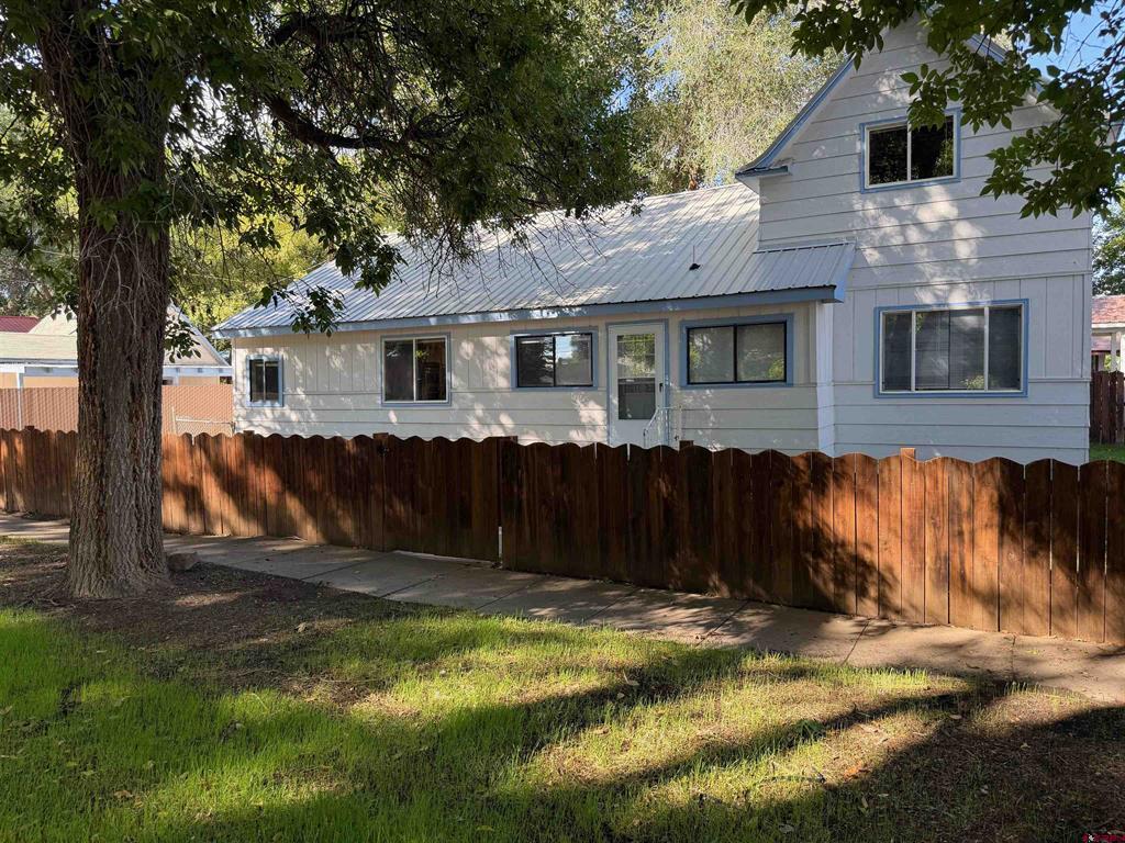 320 S 6th Street Property Photo 2