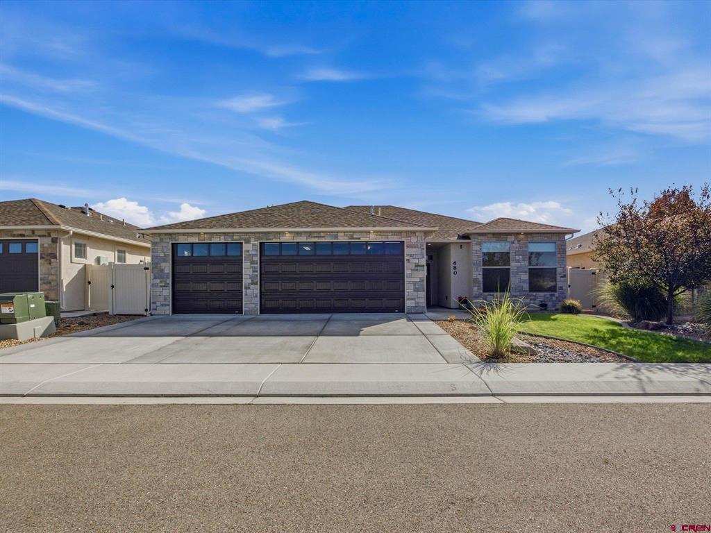 680 Arran Way Property Photo 3