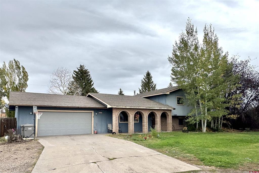 598 Pine Street Property Photo 3
