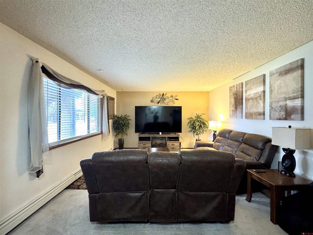 598 Pine Street Property Photo 4